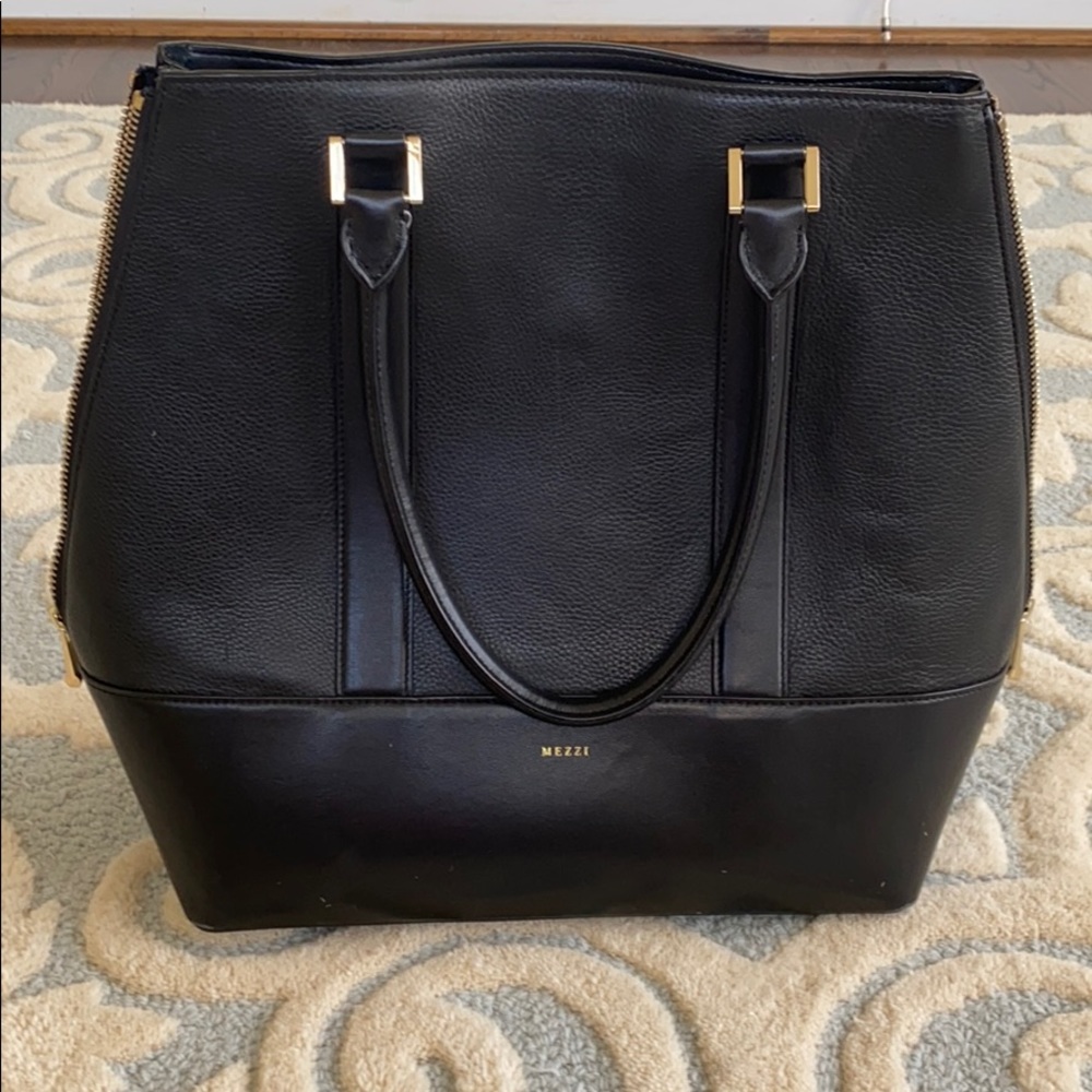Mezzi Black Handbag
